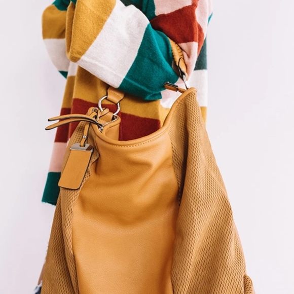 Faux Leather Tote Golden Honey - Picture 8 of 16